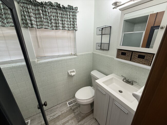 Foto del edificio - 525 N Webb Ave