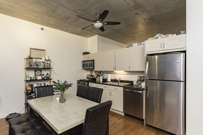 Foto del edificio - 2 bedroom in Chicago IL 60616