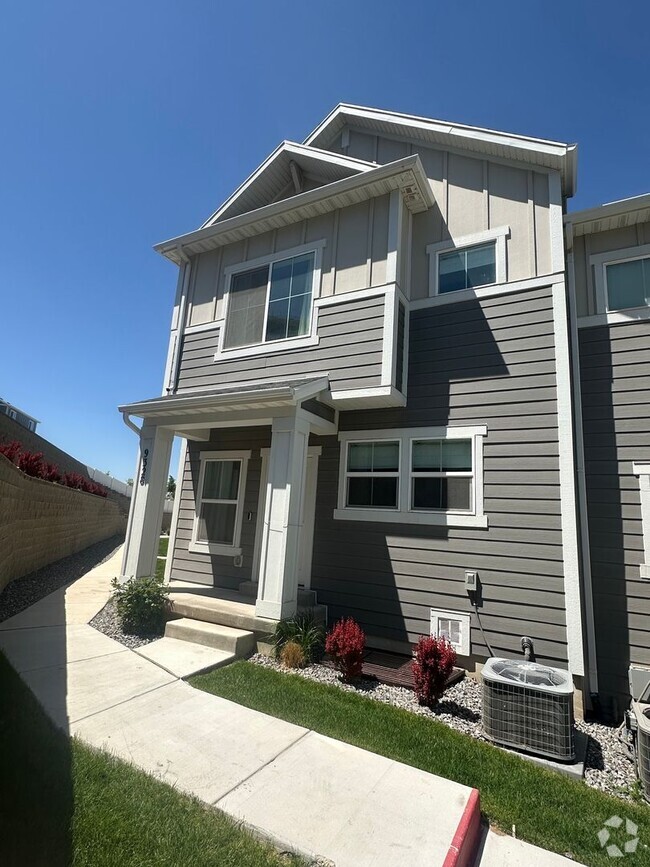 Building Photo - 9328 N Bartlett Ln