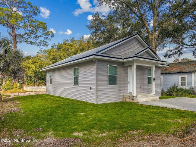 Building Photo - 2220 Flesher Ave