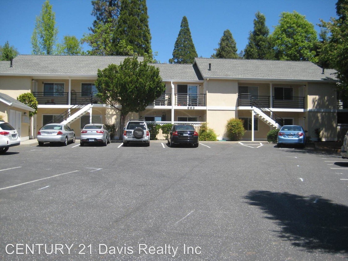 Foto principal - 2 br, 1 bath Apartment - 663 Whiting St #3