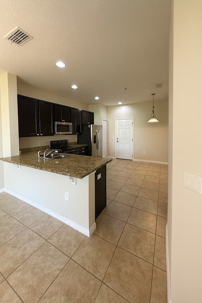 Foto del edificio - 2495 Seven Oaks Dr