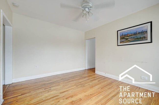 Foto del edificio - 4409 N Kenneth Ave