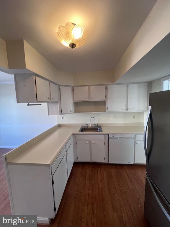 Building Photo - 214 Fairfield Dr