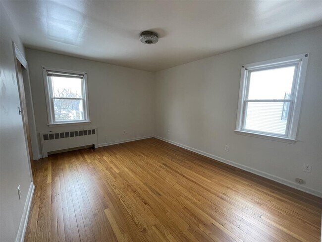 Foto del edificio - 728-730 Sanford Ave