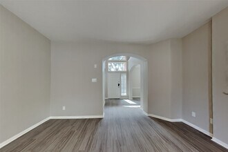 Building Photo - 3511 Glenhill Dr