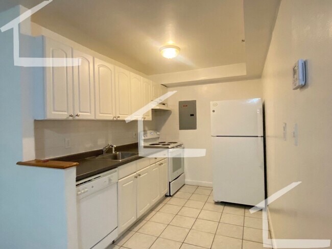 Building Photo - HOT ALLSTON LISTING!!!!