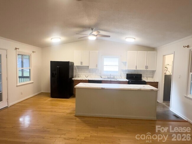 Building Photo - 115 Setter Ct