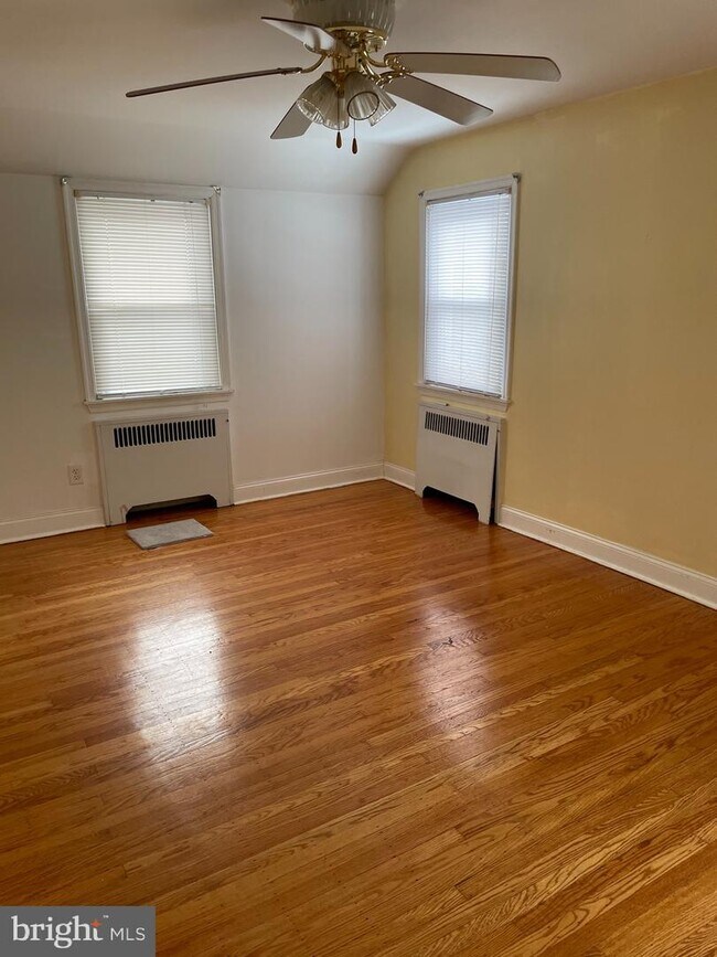 Foto del edificio - 8227 Pickering Ave