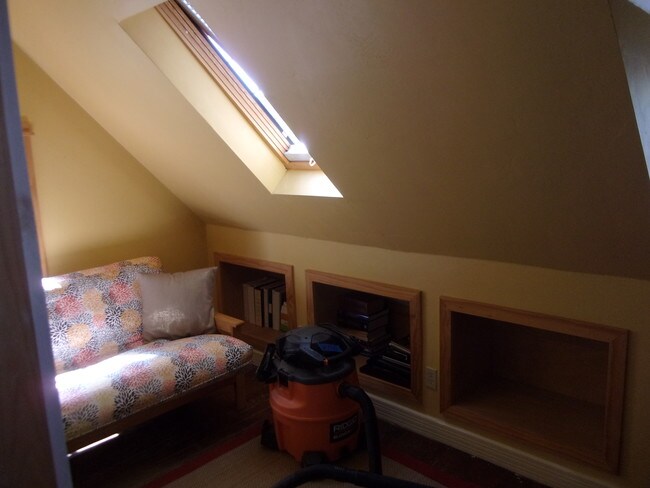 Building Photo - 2001 W 3rd Ave