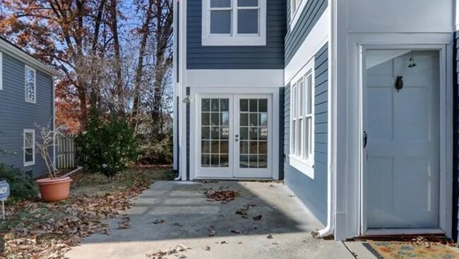 Foto del edificio - Cute 2-story home 2 bedroom 2 1/2 bath with a 1 car garage off Pisgah Church road NW Greensboro