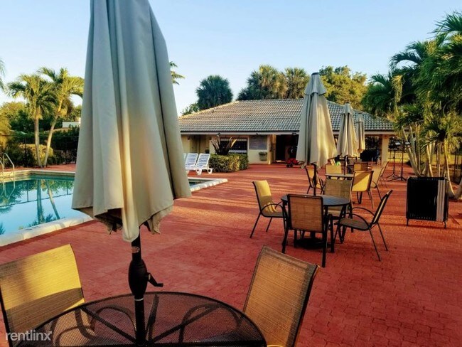 Foto del edificio - 1 br, 1 bath Apartment - 10800 sw 147 ave