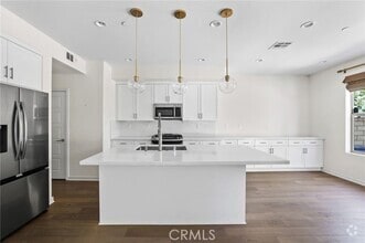 Building Photo - 216 Finch