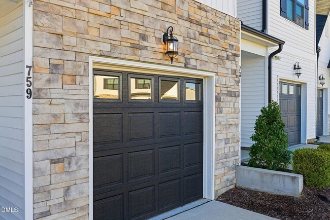 Foto del edificio - 759 Putney Hl Rd