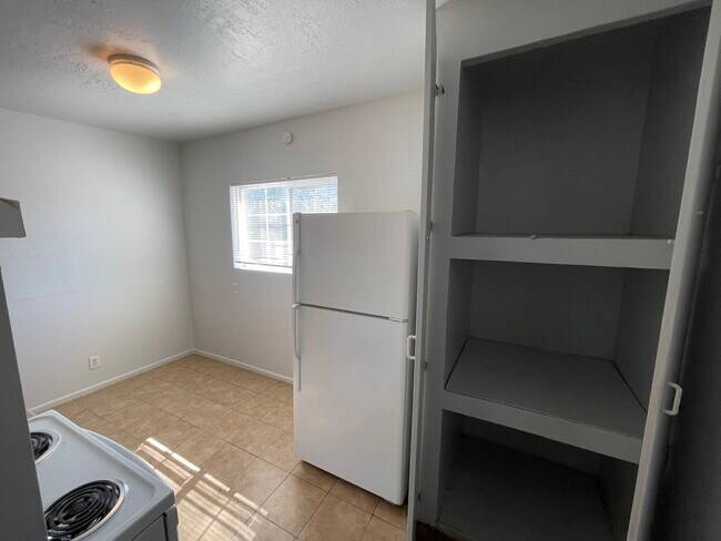 Foto del edificio - Spacious One-Bedroom!