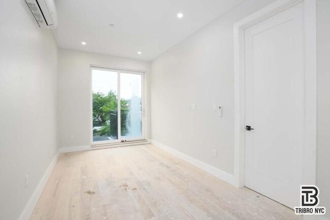 Building Photo - 2 bedroom in Brooklyn NY 11206