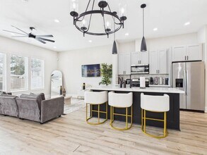 Building Photo - 6310 Norland St