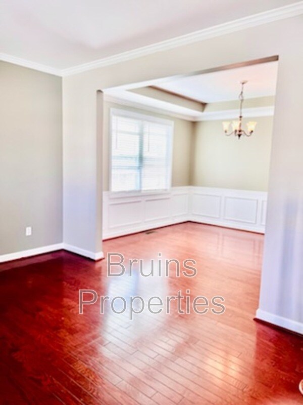 Building Photo - 2324 Alderbrook Dr