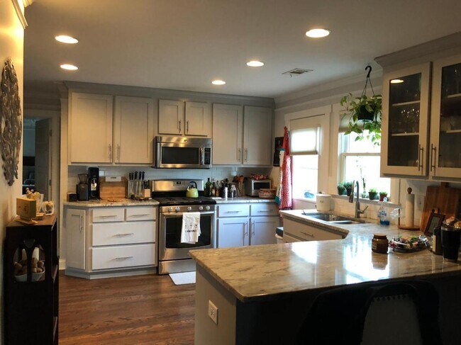 Building Photo - 1823 Braeburn Cir SE