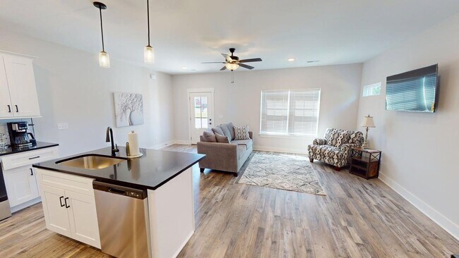 Foto del edificio - Rutherford Corner Townhomes