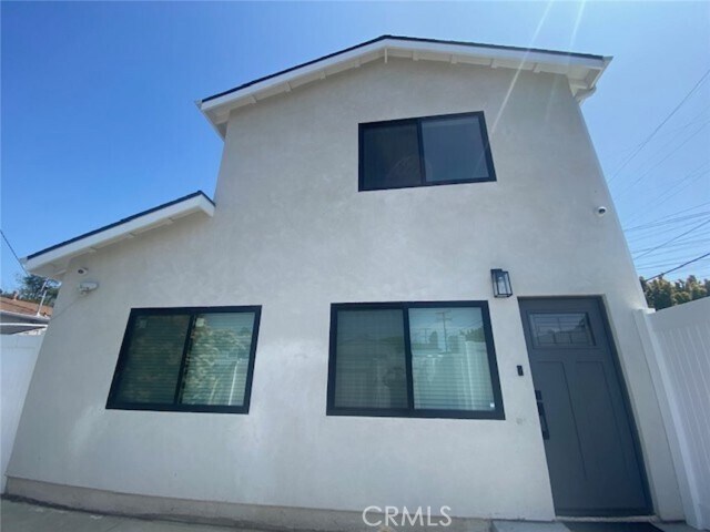 Foto del edificio - 6059 Riverton Ave