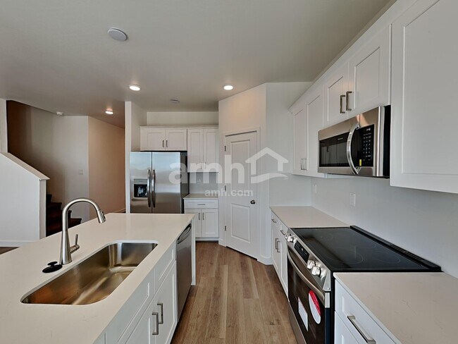 Building Photo - 18490 W El Cortez Pl
