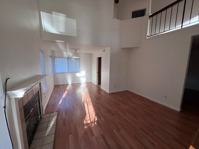 Foto del edificio - Freshly painted Pocket home close to schools and shopping.
