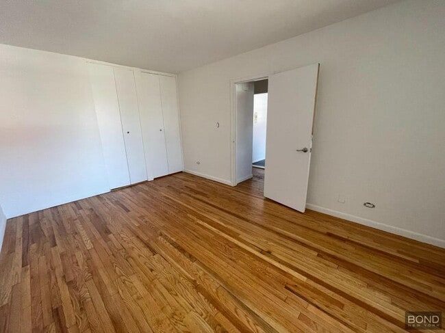 Foto del edificio - 1 bedroom in Queens NY 11106