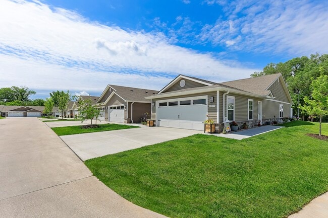 Building Photo - Redwood Omaha Wenninghoff Road
