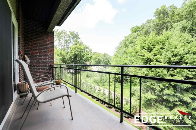 Foto del edificio - 1208 Greendale Ave