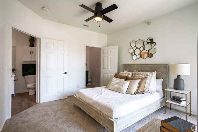 Building Photo - ReNew Jordan Creek