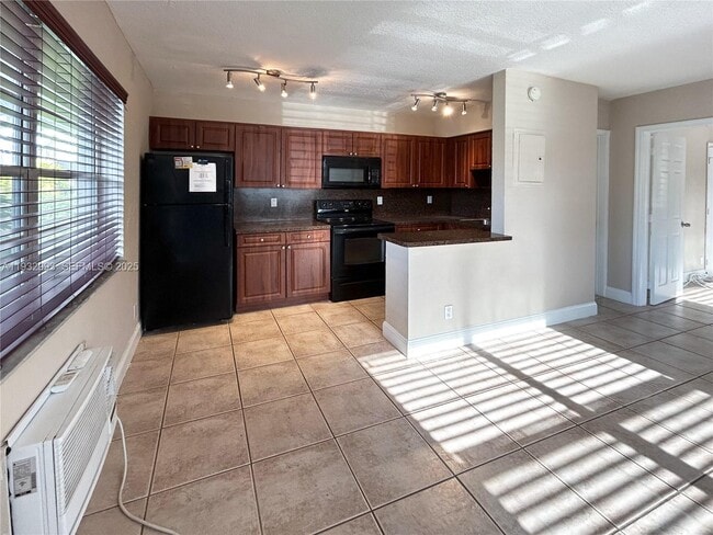 Foto del edificio - 715 NE 6th St