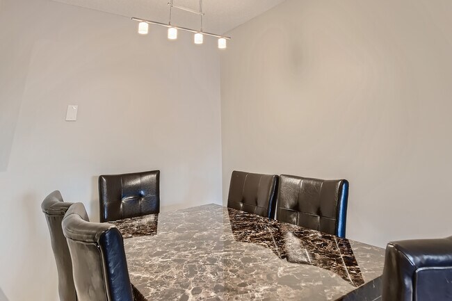 Foto del edificio - 4575 W 80th Street Cir