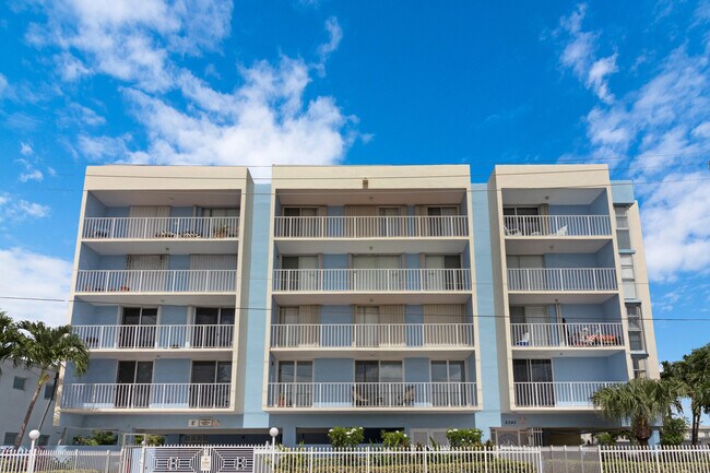 Foto del edificio - 8340 Harding Ave