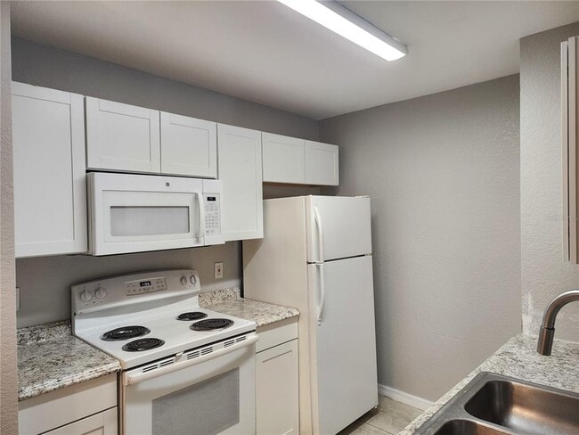 Building Photo - 8932 Manor Loop