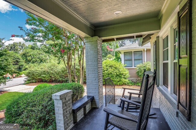 Foto del edificio - 2215 Fairhaven Cir NE