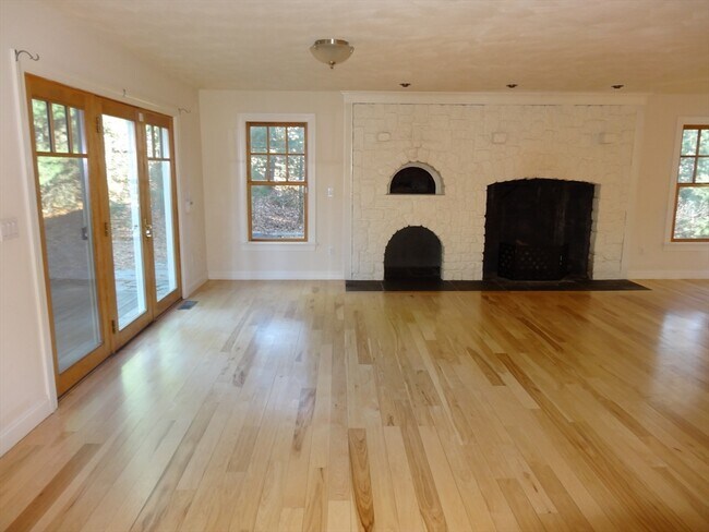 Building Photo - 101 Longwood Rd