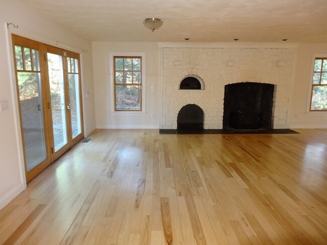 Foto del edificio - 101 Longwood Rd