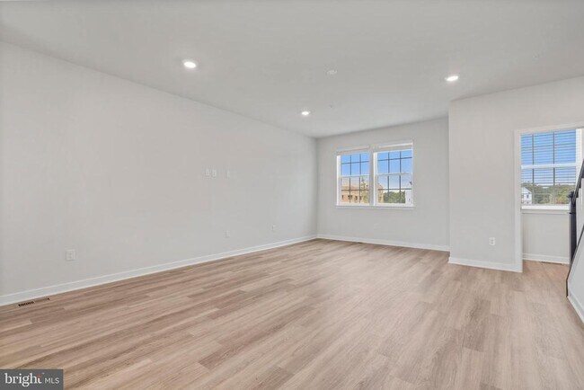 Building Photo - 16628 Green Glade Dr