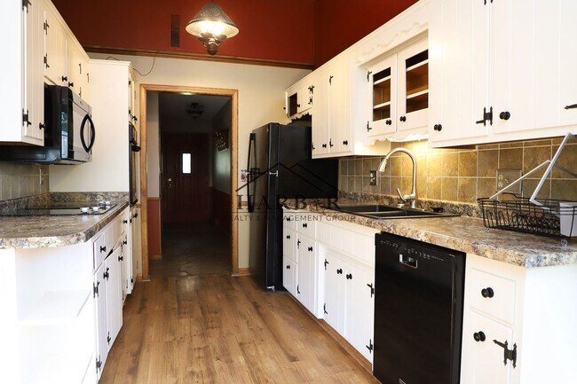 Foto del edificio - 3504 Ogden Ct NE