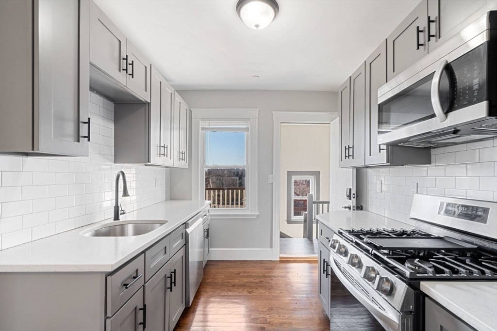 Primary Photo - 10 Centre Ave