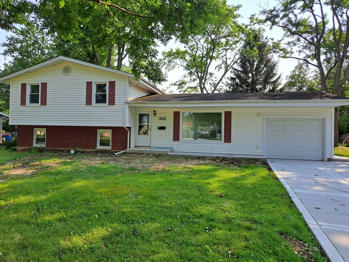 Building Photo - 352 Sioux Ln