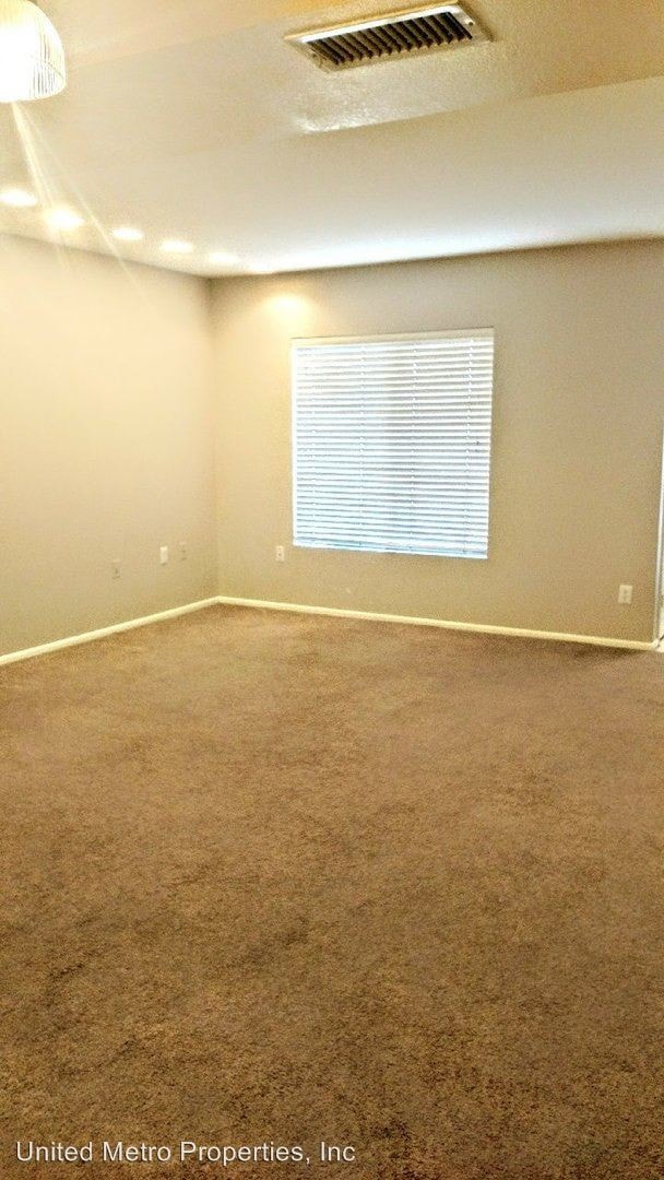 Building Photo - 2 br, 2 bath House - 717 E. Lola Dr.