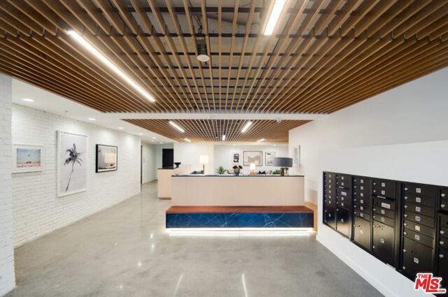 Foto del edificio - 3400 Sunset Blvd