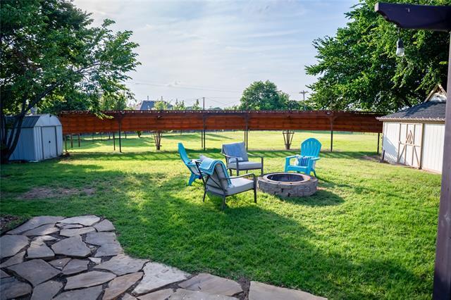 Foto del edificio - 16435 Red Oak Cir N