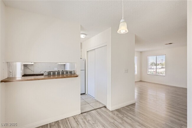 Foto del edificio - 716 Pensacola Ln