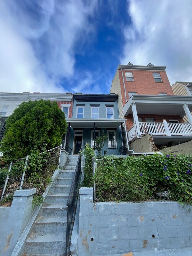 Foto del edificio - 529 Irving St NW