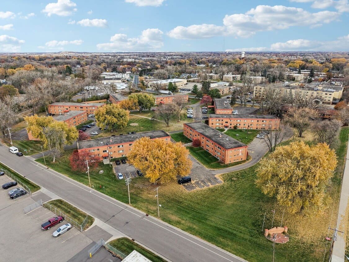 Primary Photo - Diamond Eight Terrace