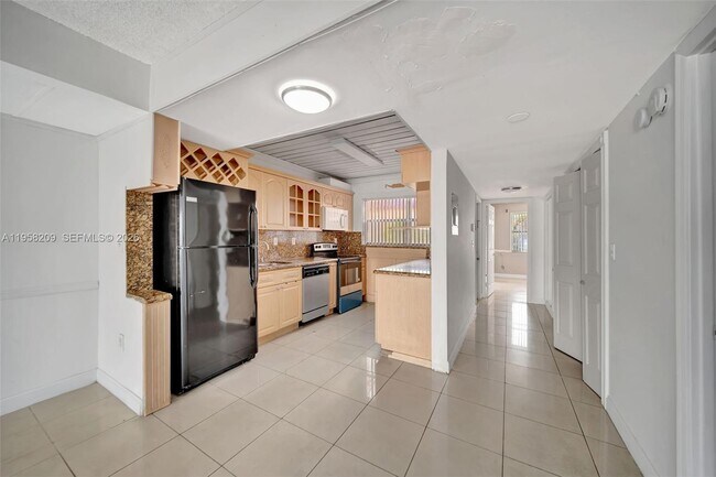 Foto del edificio - 7031 NW 169th St