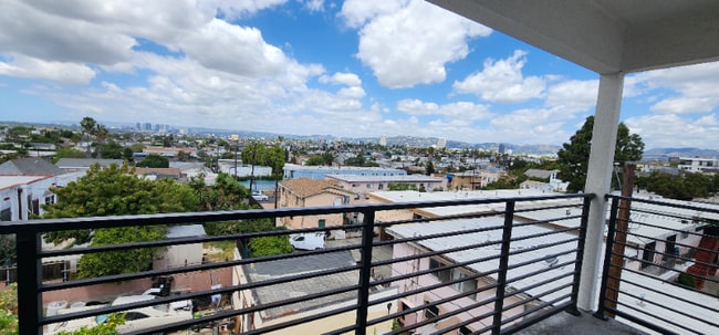 Foto del edificio - 4651 W 18th St
